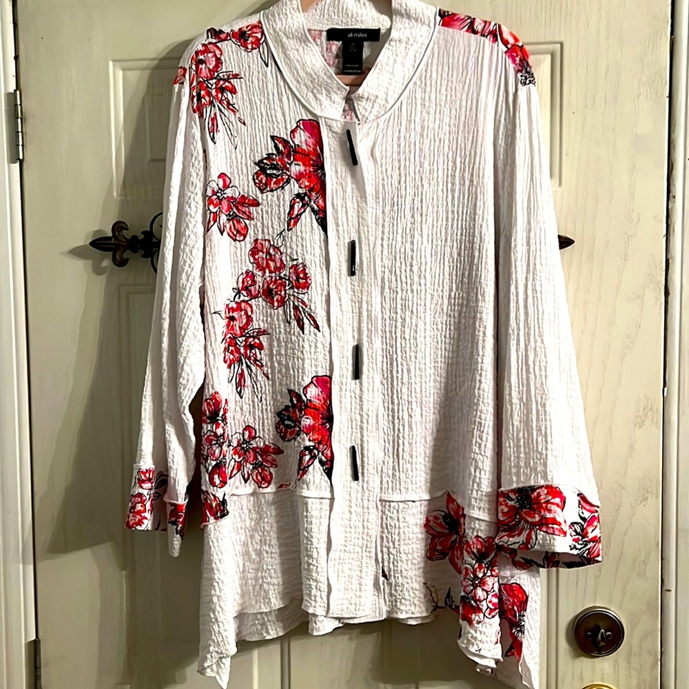 Ali miles 2x white pink red and black shirt